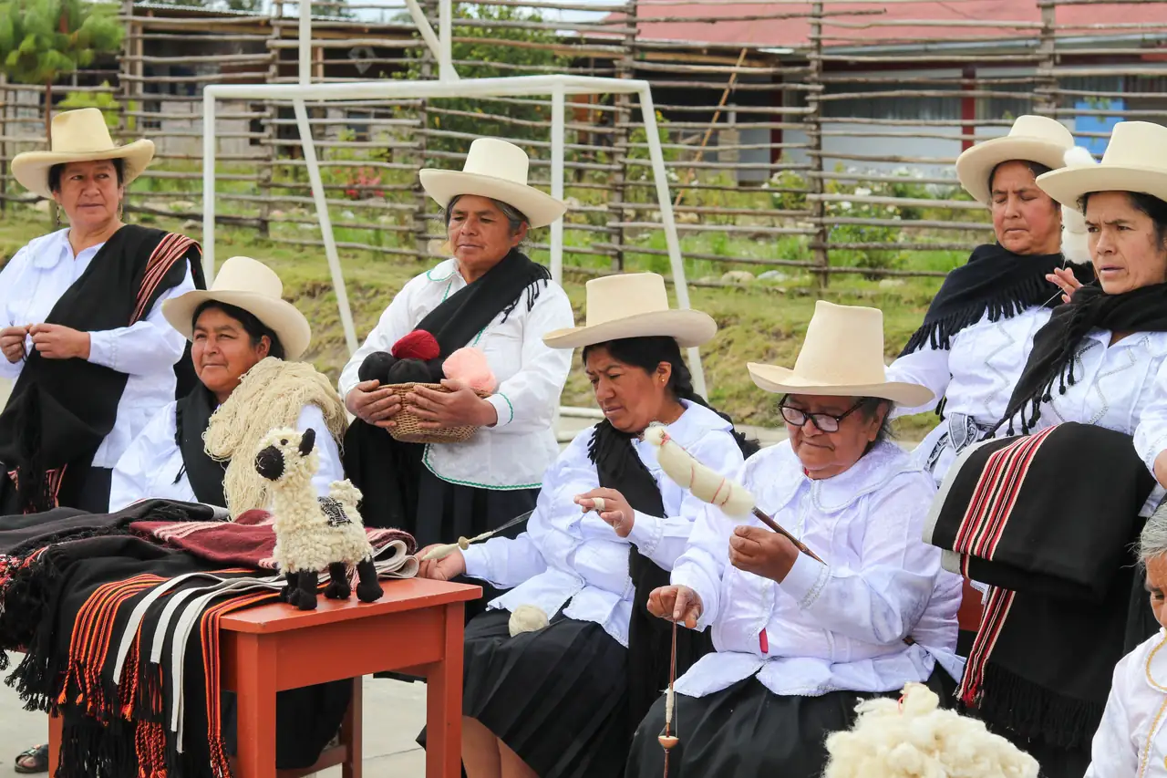 Foto 4 de «CITE Utcubamba respalda la declaratoria del Poncho Triteño como Patrimonio Cultural de la Nación»