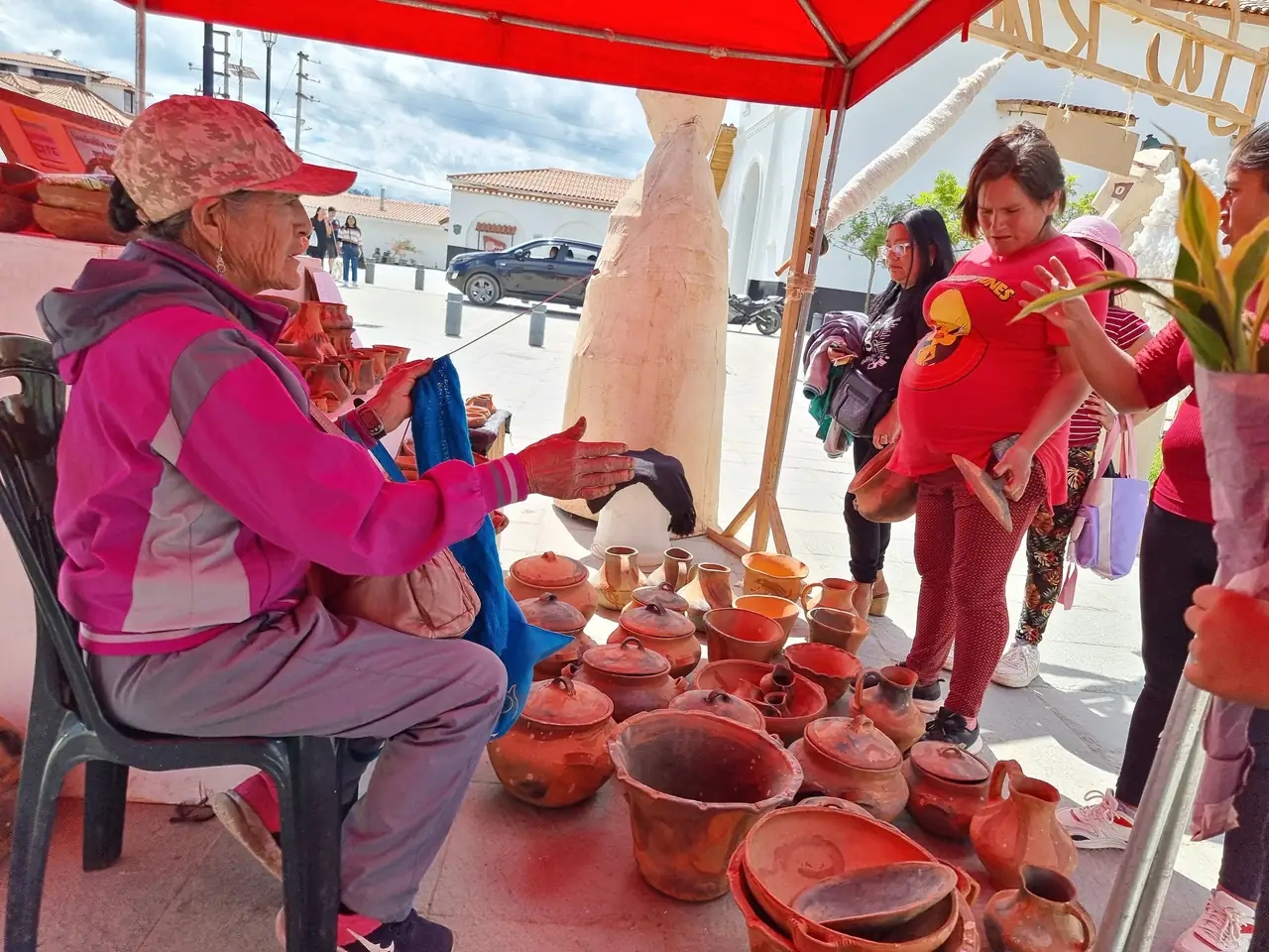 Foto 5 de «Feria Artesanal La Rueca 2023-I Edición»