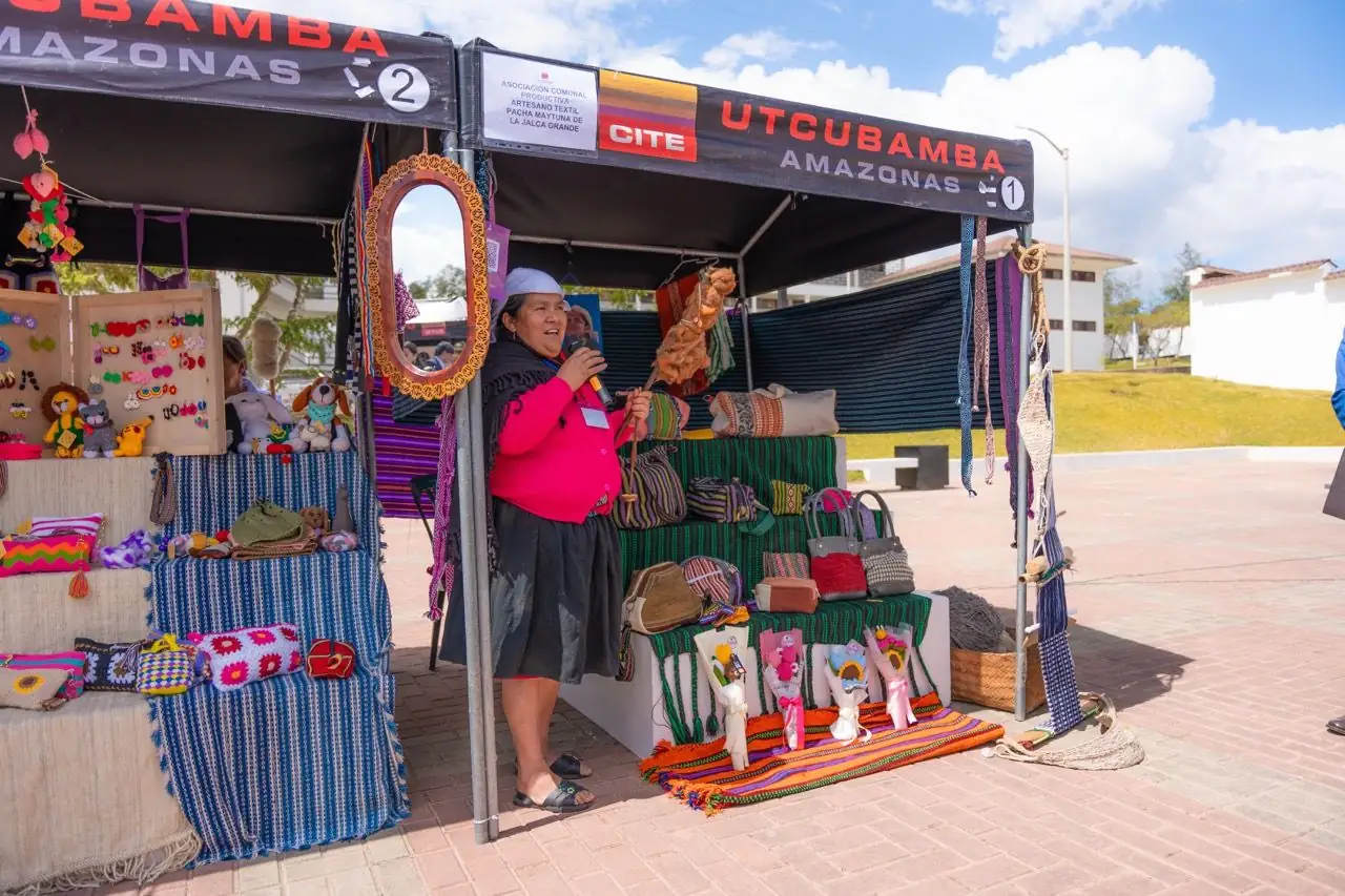 Foto 4 de «Fortaleciendo la artesanía regional: La feria Awaska Yuyariy - Tejiendo Memoria»