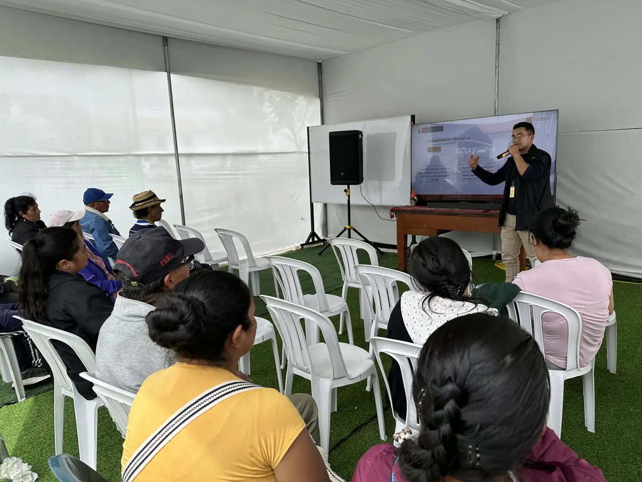 Foto 10 de «I Expo Innovación Artesanal La Rueca»