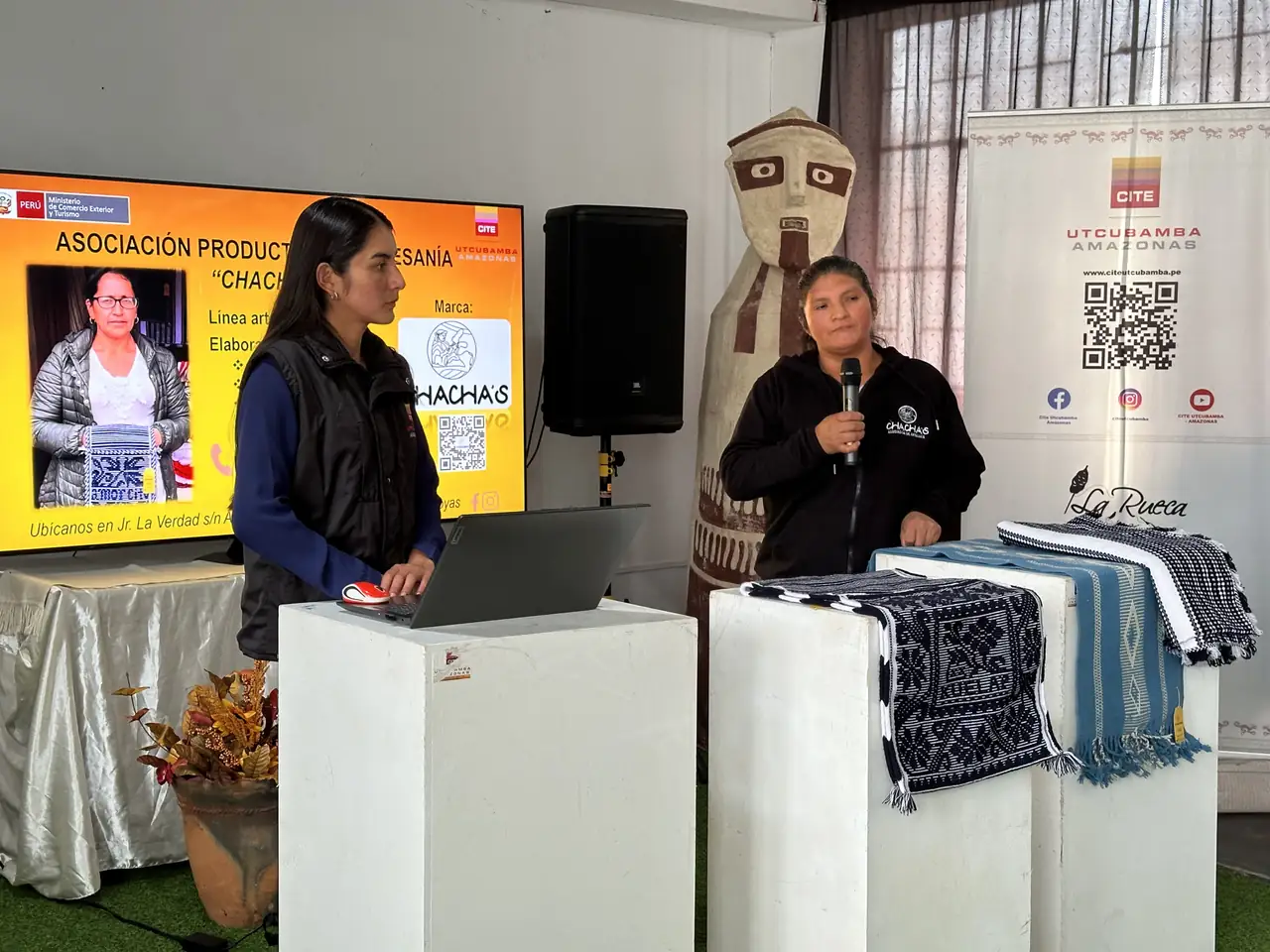 Foto 1 de «Presentación de Artesanos para Participar en la II Rueda de Negocio Artesanal»