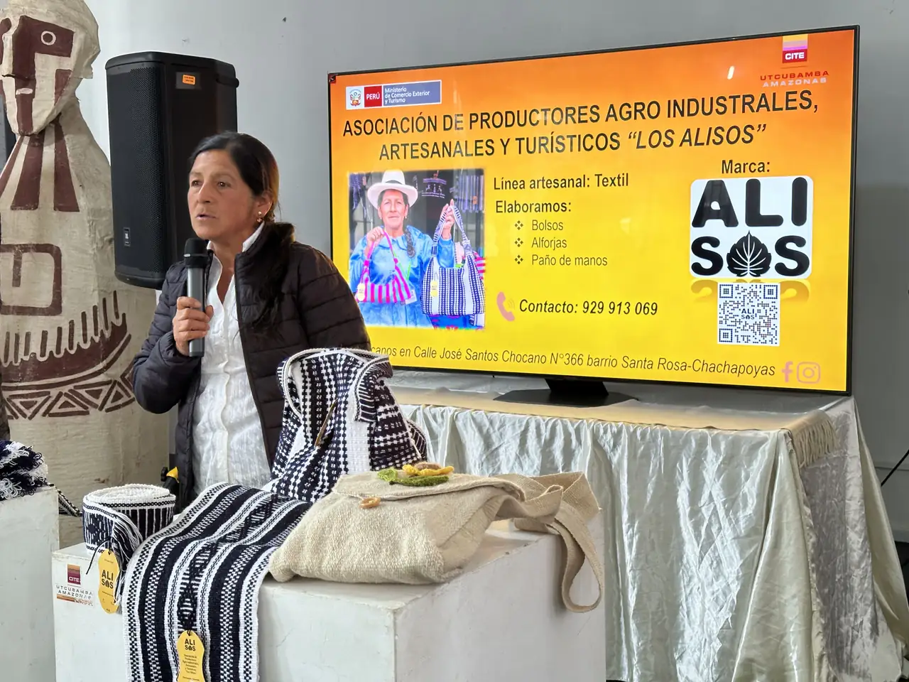 Foto 4 de «Presentación de Artesanos para Participar en la II Rueda de Negocio Artesanal»