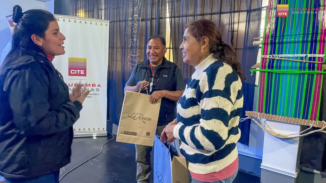 Foto 2 de «Fortaleciendo la competitividad artesanal: Visita del CITE Camélidos Sudamericanos de Puno al Equipo Técnico del CITE Utcubamba Amazonas»